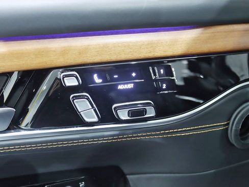 Used 2024 Jeep Grand Wagoneer Series III image 39