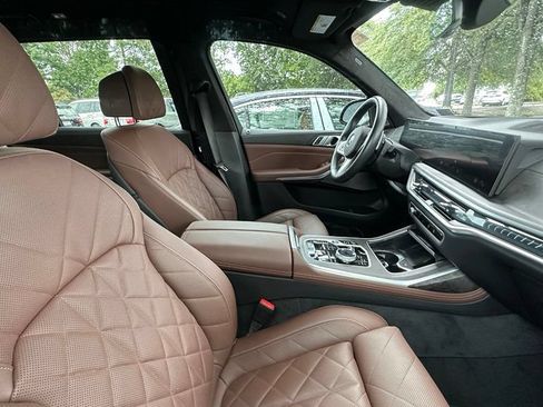 Used 2025 BMW X7 xDrive40i w/ M Sport Package AWD/4WD image 9