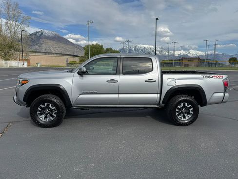 Used 2018 Toyota Tacoma TRD Off-Road AWD/4WD image 6