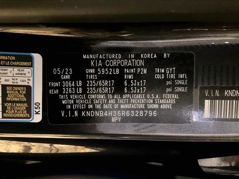 Used 2024 Kia Carnival LX image 34