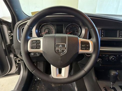 Used 2014 Dodge Charger SE w/ Sport Appearance Group image 27