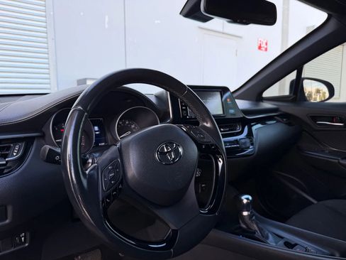 Used 2018 Toyota C-HR XLE image 6
