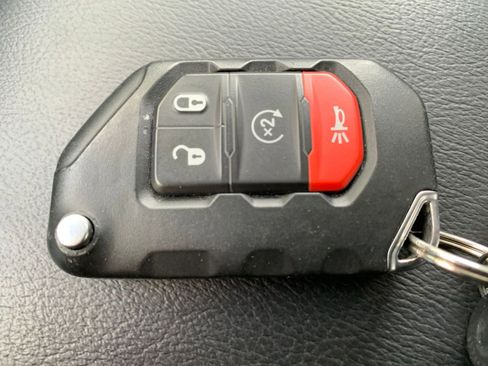 Used 2025 Jeep Wrangler Sahara image 22