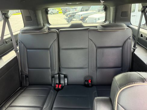 Used 2023 Chevrolet Suburban Premier AWD/4WD image 16
