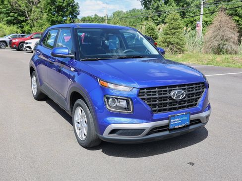 Certified 2023 Hyundai Venue SE FWD image 1