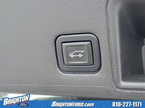 Used 2022 GMC Terrain SLE w/ Driver Convenience Package image 9