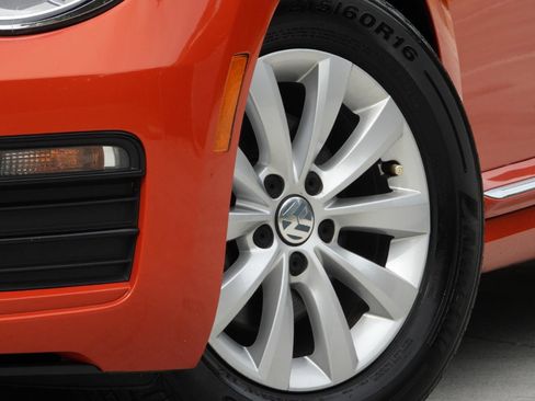 Used 2019 Volkswagen Beetle 2.0T SE FWD image 5