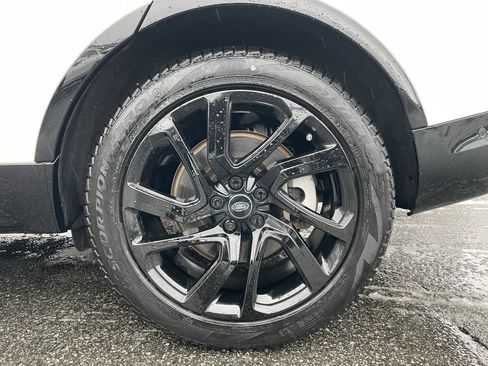 Certified 2024 Land Rover Discovery Dynamic SE image 10