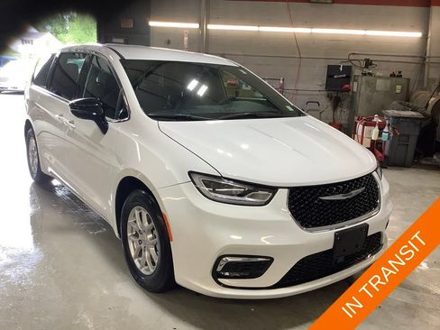 Certified 2026 Chrysler Pacifica Select FWD image 7