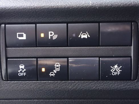 Used 2020 Nissan Kicks S image 10