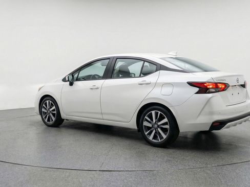 Used 2025 Nissan Versa SV FWD image 5