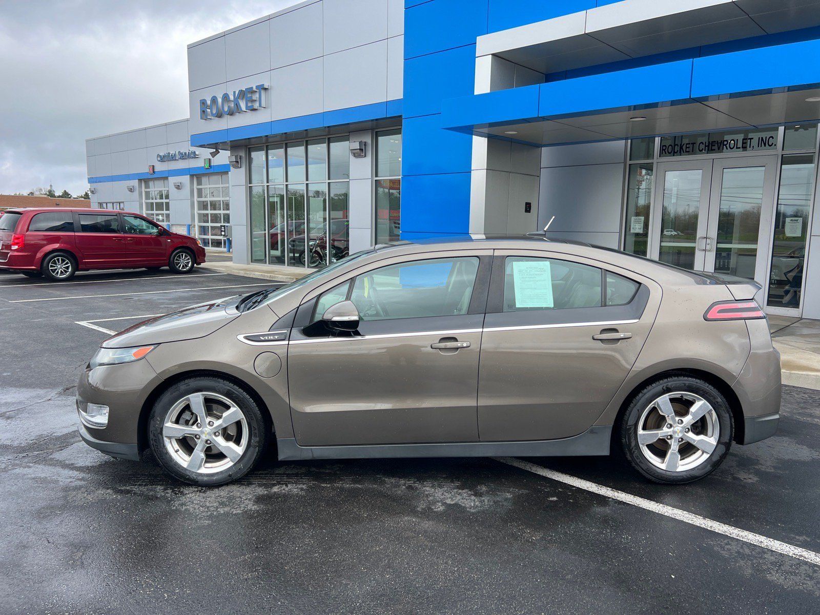 Used 2014 Chevrolet Volt Premium w/ Premium Trim Package FWD image 2