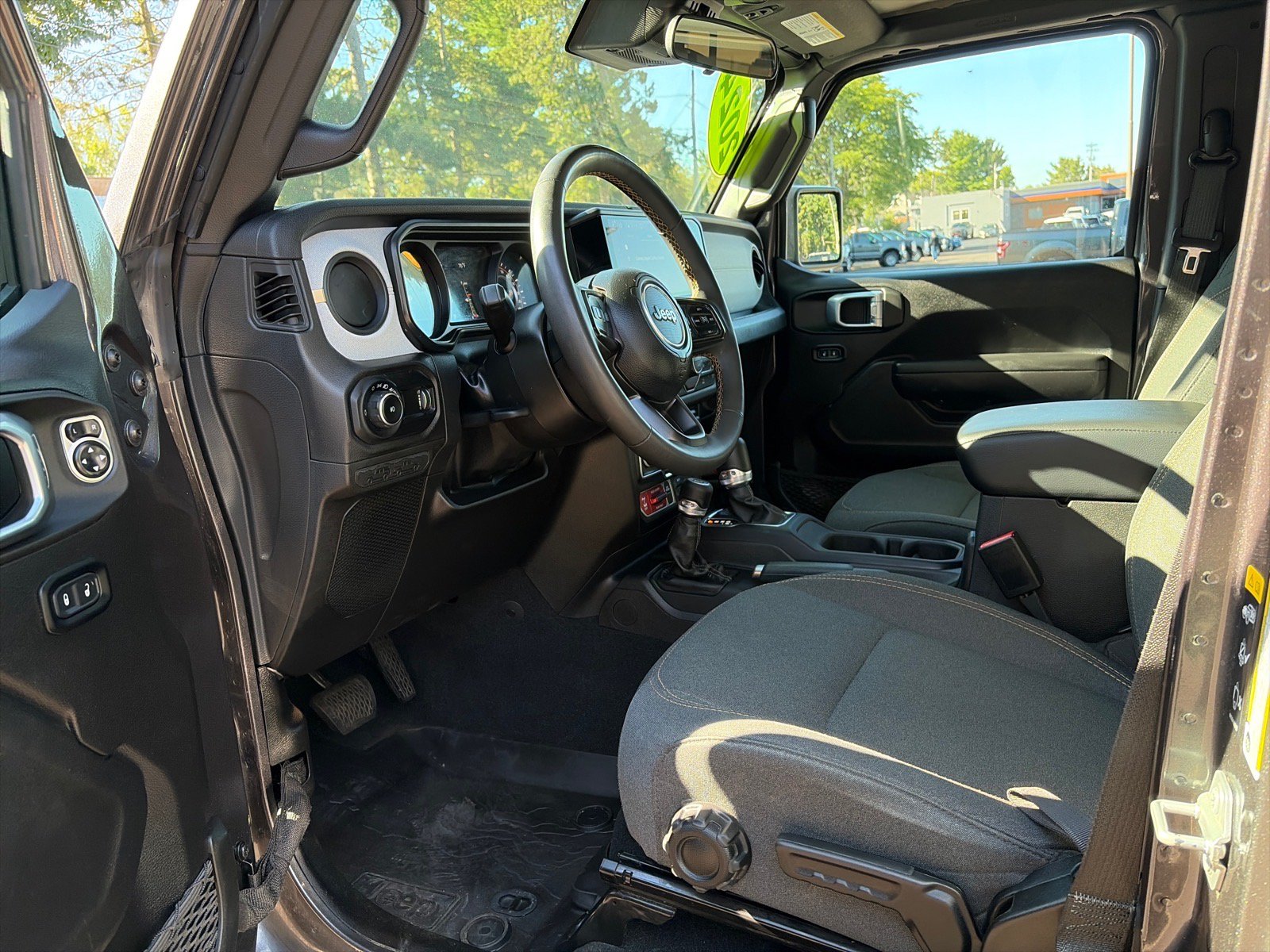 Used 2024 Jeep Wrangler Unlimited Sport AWD/4WD image 10