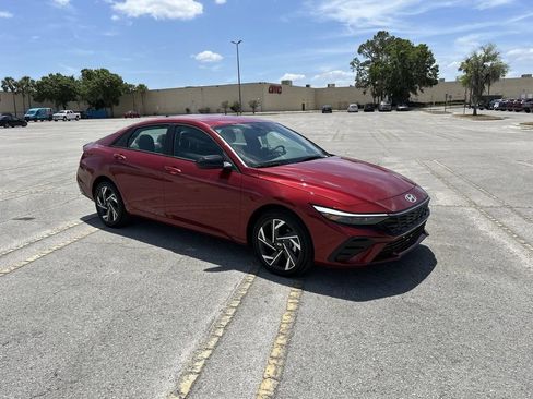 New 2025 Hyundai Elantra SEL FWD image 2