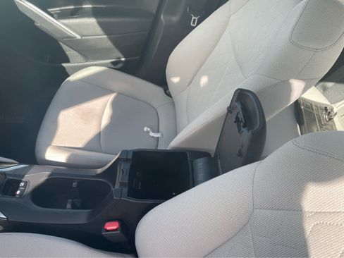 Used 2024 Toyota Corolla Cross L image 27