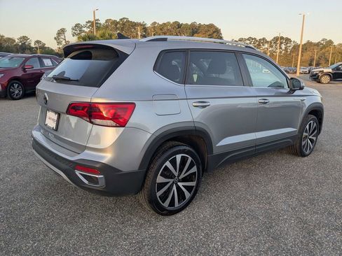 Used 2024 Volkswagen Taos SE FWD image 4