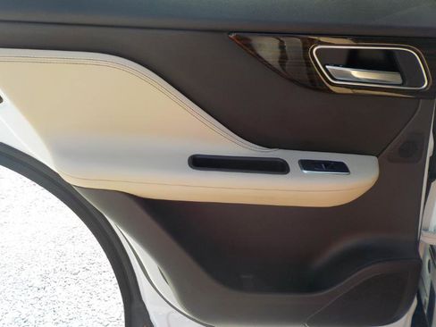 Used 2018 Jaguar F-PACE Prestige image 23