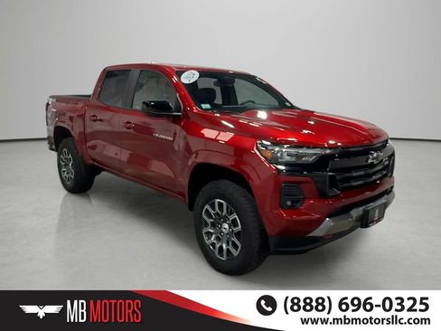 Used 2024 Chevrolet Colorado Z71 w/ Z71 Convenience Package 2 AWD/4WD image 3