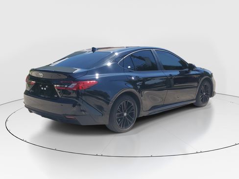 Certified 2025 Toyota Camry SE FWD image 3