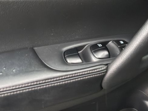 Used 2017 Nissan Rogue SV AWD/4WD image 16