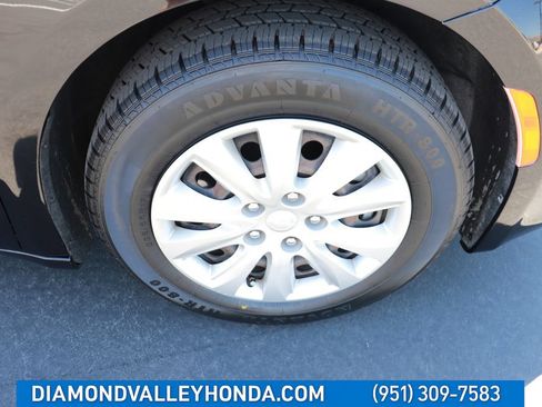 Used 2020 Chrysler Voyager L FWD image 24