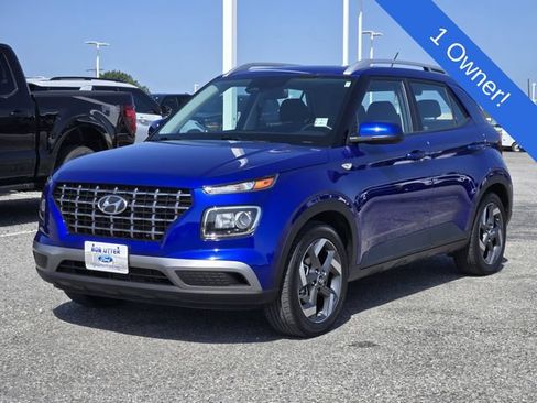 Used 2024 Hyundai Venue SEL FWD image 3
