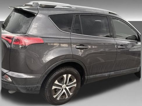 Used 2018 Toyota RAV4 LE FWD image 7