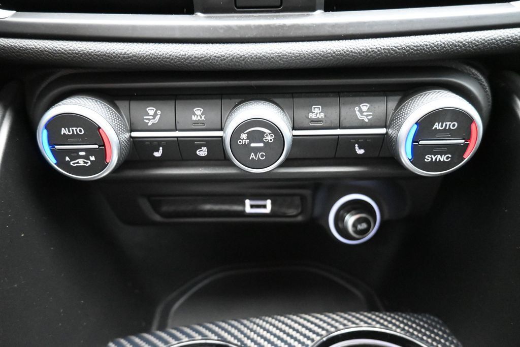 Used 2022 Alfa Romeo Giulia Quadrifoglio RWD image 17