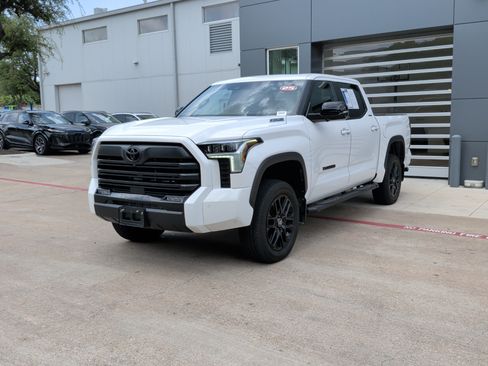 Used 2025 Toyota Tundra Limited AWD/4WD image 5
