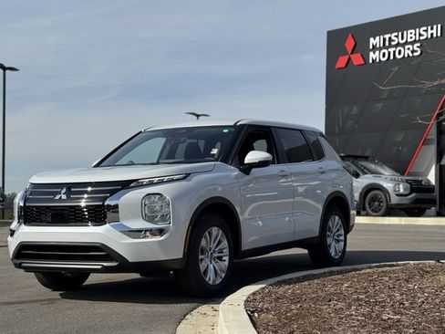 New 2026 Mitsubishi Outlander ES image 6