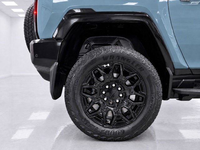 Used 2024 GMC Hummer EV 2X w/ LPO, Illumination Package AWD/4WD image 8
