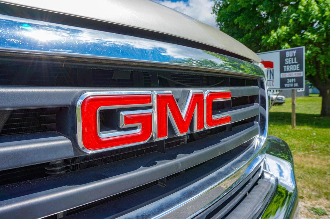 Used 2005 GMC Sierra 2500 SLT w/ Heavy-Duty Power Package AWD/4WD image 9