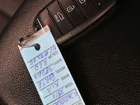 Used 2017 Kia Forte S image 25