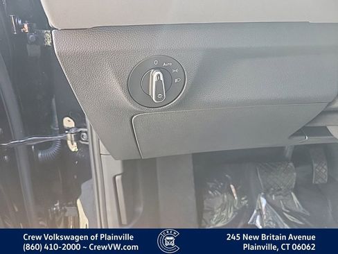 New 2026 Volkswagen Jetta SE FWD image 40