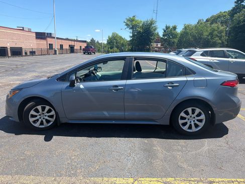 Used 2023 Toyota Corolla LE w/ Carpet Mat Package (TMS) FWD image 6