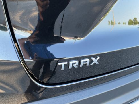 Used 2025 Chevrolet Trax LT FWD image 30