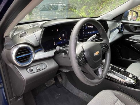 Used 2024 Chevrolet Trax LT image 10