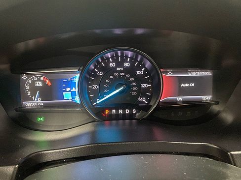 Used 2018 Ford Explorer XLT w/ Equipment Group 202A image 10