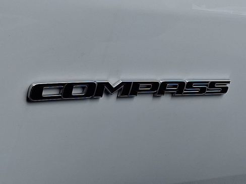 Used 2025 Jeep Compass Limited AWD/4WD image 4