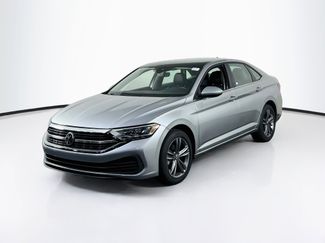 Used 2023 Volkswagen Jetta SE FWD video 1