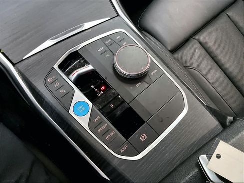 Used 2025 BMW i4 eDrive40 w/ Premium Package RWD image 33