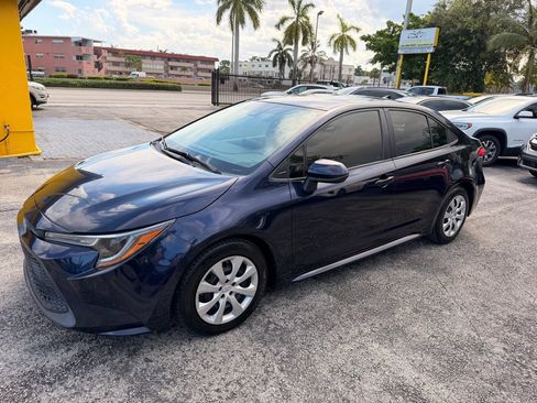 Used 2020 Toyota Corolla LE FWD image 3