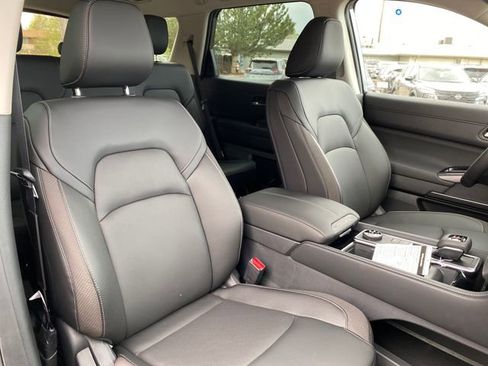 New 2026 Nissan Pathfinder SL image 9