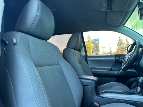 Used 2016 Toyota Tacoma SR5 image 16