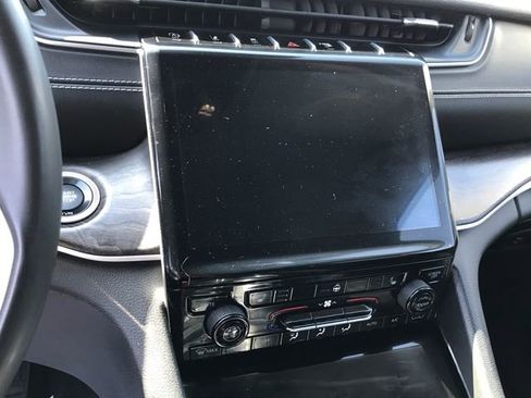 Used 2023 Jeep Grand Cherokee Limited AWD/4WD image 8