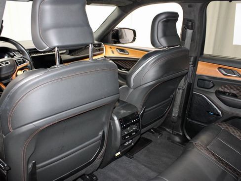 Used 2024 Jeep Grand Cherokee Summit AWD/4WD image 22