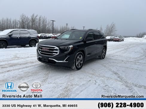 Used 2021 GMC Terrain SLT w/ Infotainment Package II image 3