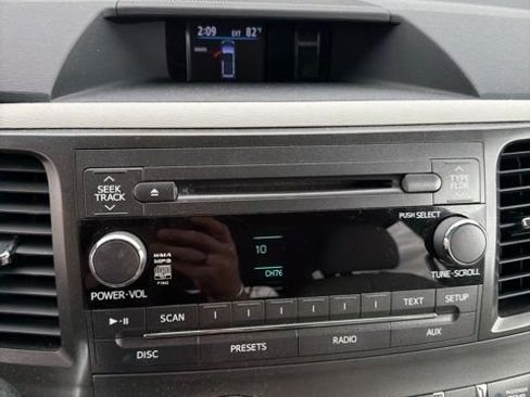 Used 2013 Toyota Sienna XLE FWD image 3