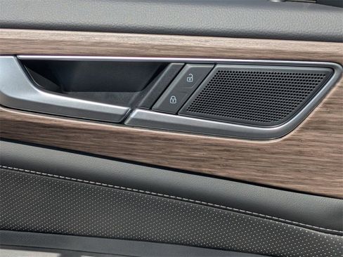 New 2025 Volkswagen Atlas SEL image 11