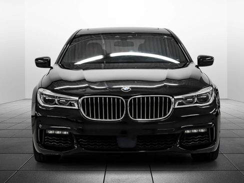 Used 2018 BMW 750i image 6